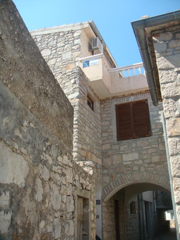 Apartman Klarin - Old Stone House Leilighet Jezera Eksteriør bilde